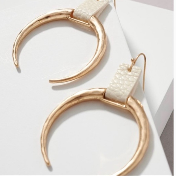 Last 1! Hammered Crescent Horn Drop Earrings - Picture 2 of 3